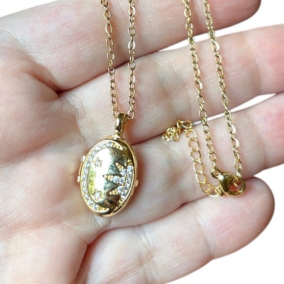 New Gold Sun & Stars Locket - Picture 5 of 7